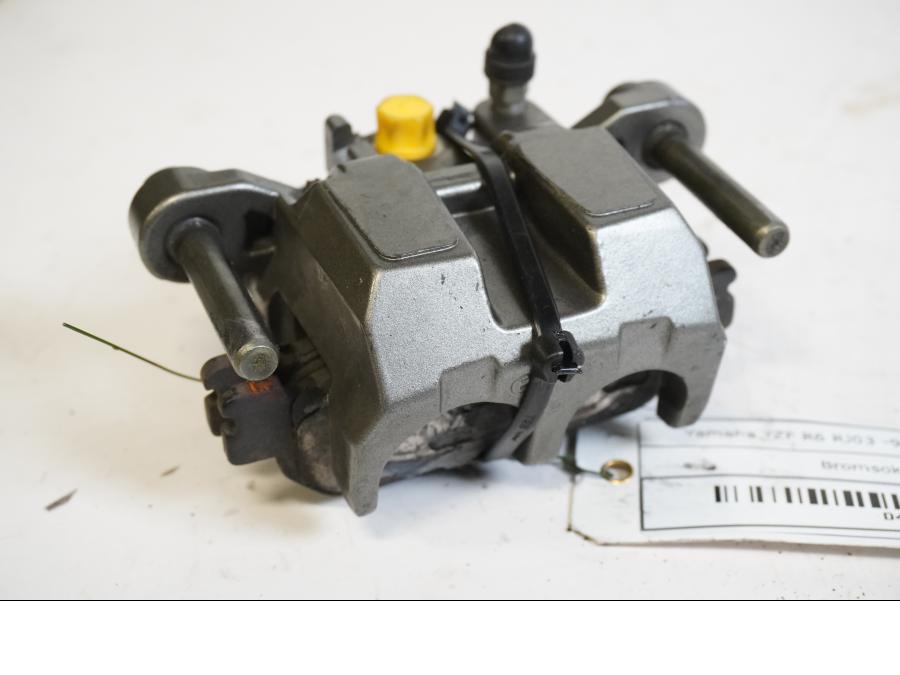 Baksidan på Bromsok från en Yamaha YZF R6 -1999 motorcykel.