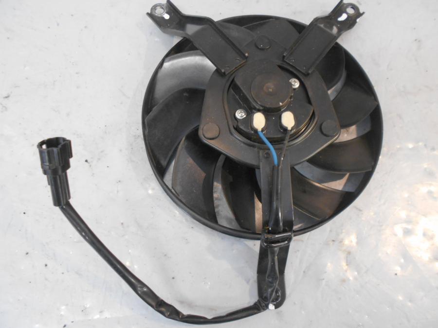 Framsidan på Vattenkylfläkt från en Kawasaki Z 900 -2018 motorcykel.