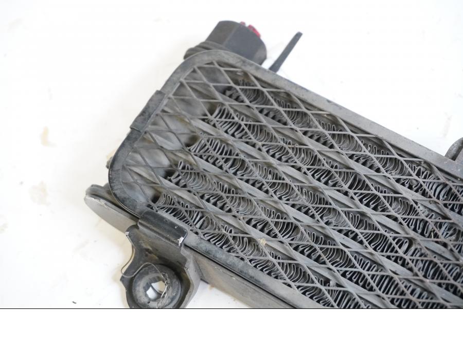 Höger sida på Oljekyl från en Suzuki DL 1000 -2004 motorcykel.