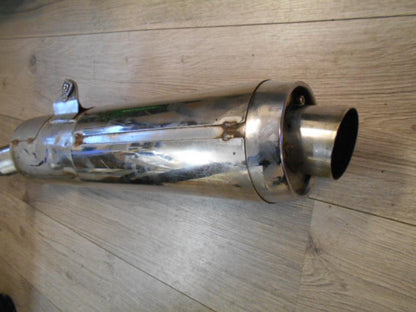 Snett uppifrån på Ljuddämpare från en Yamaha TRX 850 -1996 motorcykel.