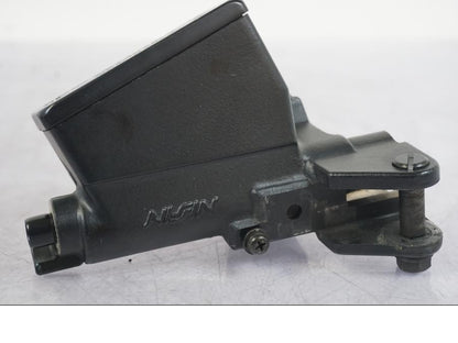 Snett nerifrån på Kopplingshuvudcylinder från en Suzuki GSX 1300 RX -1999 motorcykel.