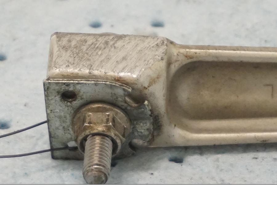 Höger sida på Fotpinne från en Yamaha YZF 1000 R1 -2001 motorcykel.