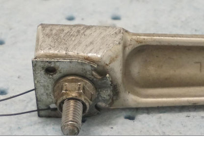 Höger sida på Fotpinne från en Yamaha YZF 1000 R1 -2001 motorcykel.