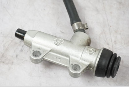 Snett uppifrån på Bromshuvudcylinder från en BMW K 1600 GTL -2015 motorcykel.