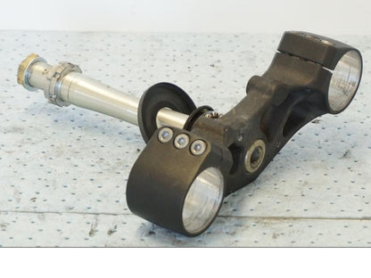 Snett uppifrån på Gaffelkrona från en Suzuki GSX 1300 BK -2008 motorcykel.