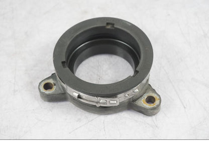 Framsidan på Insugsgummi från en BMW R 1200 GS -2005 motorcykel.