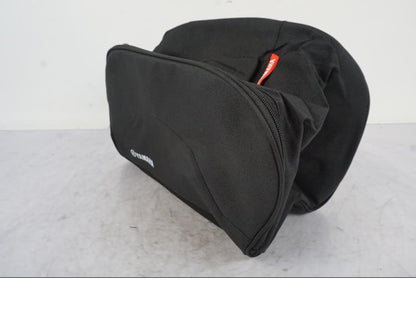 Snett nerifrån på Väska från en Universal Universal -2023 motorcykel.