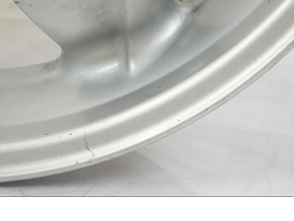 Vänster sida på Fälg från en BMW F 650 CS -2002 motorcykel.