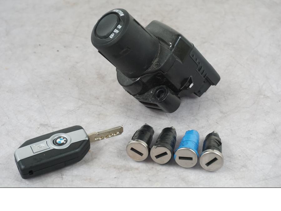 Framsidan på Låssats från en BMW K 1600 GTL -2015 motorcykel.