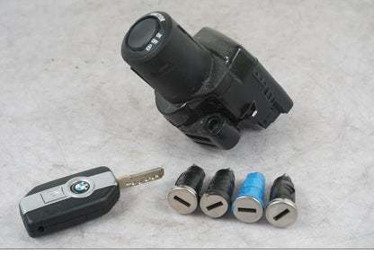 Framsidan på Låssats från en BMW K 1600 GTL -2015 motorcykel.