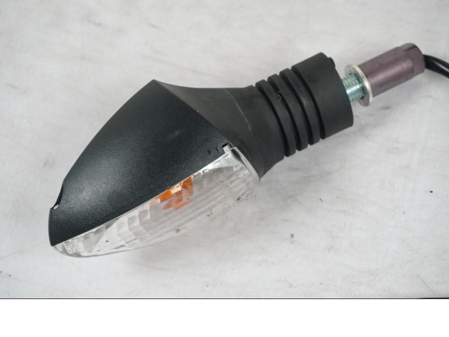 Snett nerifrån på Blinkers från en KTM 690 SM R -2009 motorcykel.