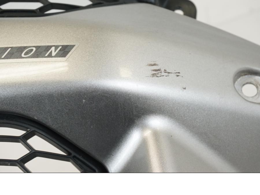 Snett uppifrån på Sidkåpa från en Yamaha XT 1200 A -2010 motorcykel.