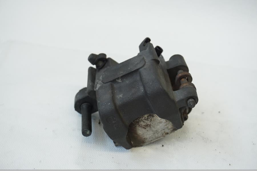 Baksidan på Bromsok från en Honda CBR 900 RR -1997 motorcykel.