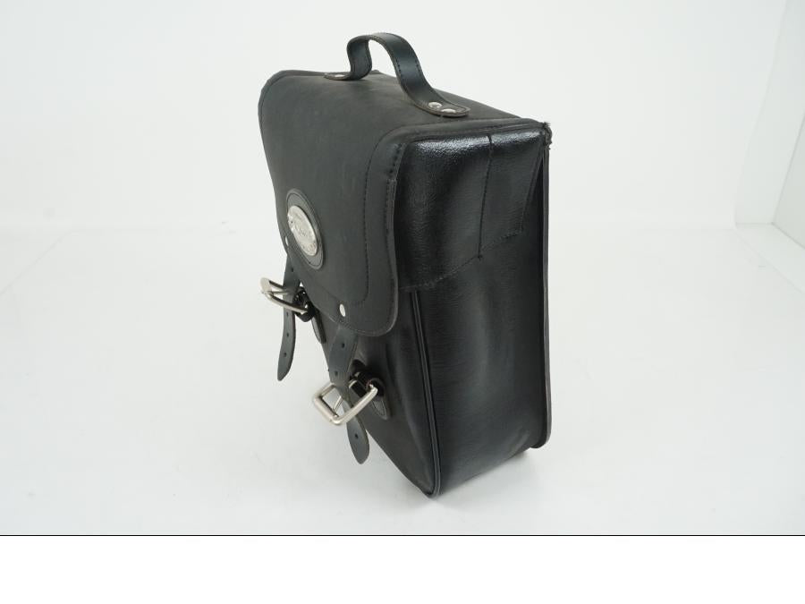 Höger sida på Väska från en Universal Universal -0 motorcykel.