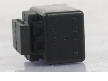 Höger sida på Blinkersrelä från en Yamaha MT-09 -2016 motorcykel.