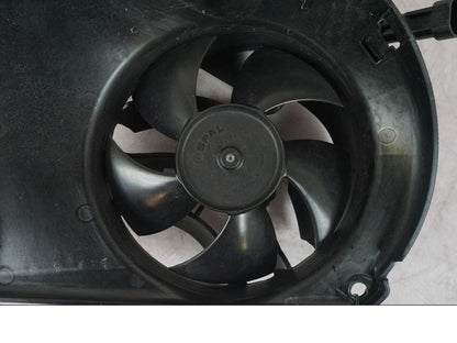 Baksidan på Vattenkylfläkt från en KTM 1290 Super Duke R -2022 motorcykel.