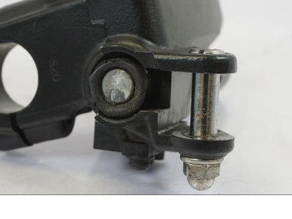 Höger sida på Bromshuvudcylinder från en Honda NT 700 -2008 motorcykel.