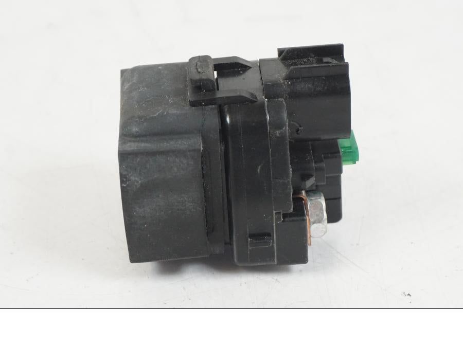 Vänster sida på Startrelä från en Suzuki VZR 1800 -2009 motorcykel.