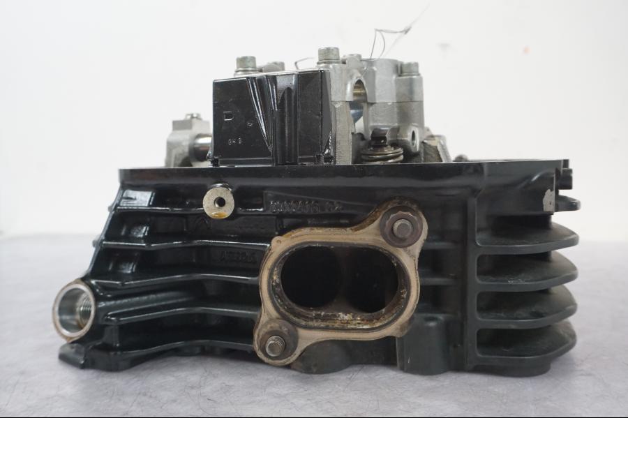 Baksidan på Topplock från en BMW R 1200 GSA -2014 motorcykel.