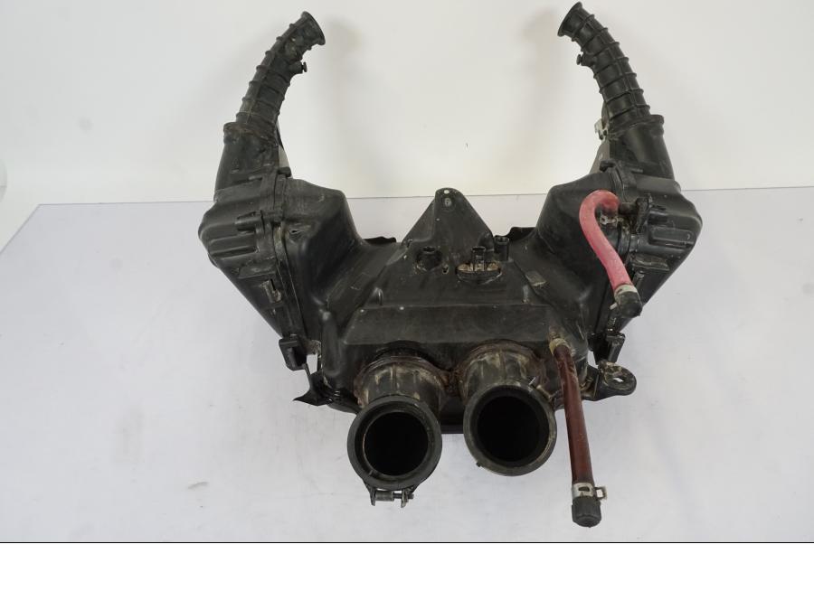 Framsidan på Luftburk från en Honda CRF 1000 Africa Twin -2016 motorcykel.