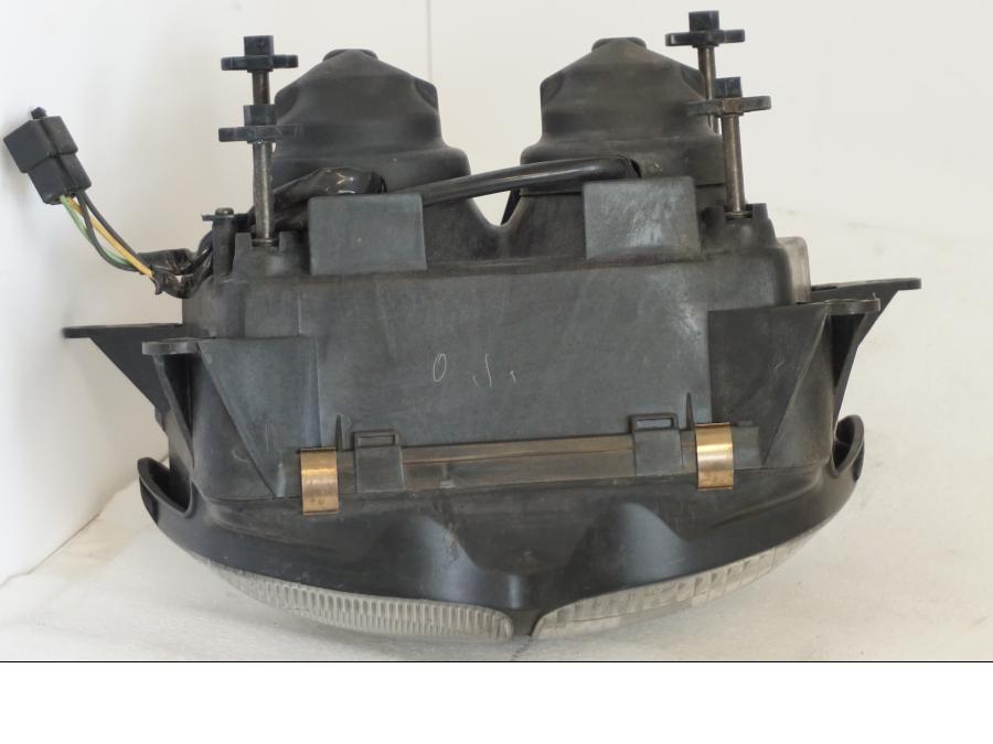 Snett uppifrån på Strålkastare från en Yamaha TDM 850 -1998 motorcykel.