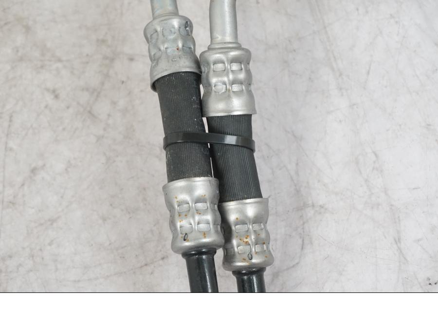 Snett uppifrån på Oljekylrör från en BMW K 1600 GTL -2015 motorcykel.