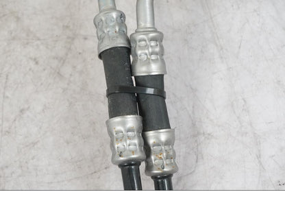 Snett uppifrån på Oljekylrör från en BMW K 1600 GTL -2015 motorcykel.