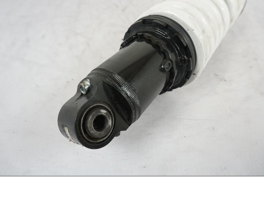 Snett uppifrån på Stötdämpare från en KTM 125 Duke -2017 motorcykel.