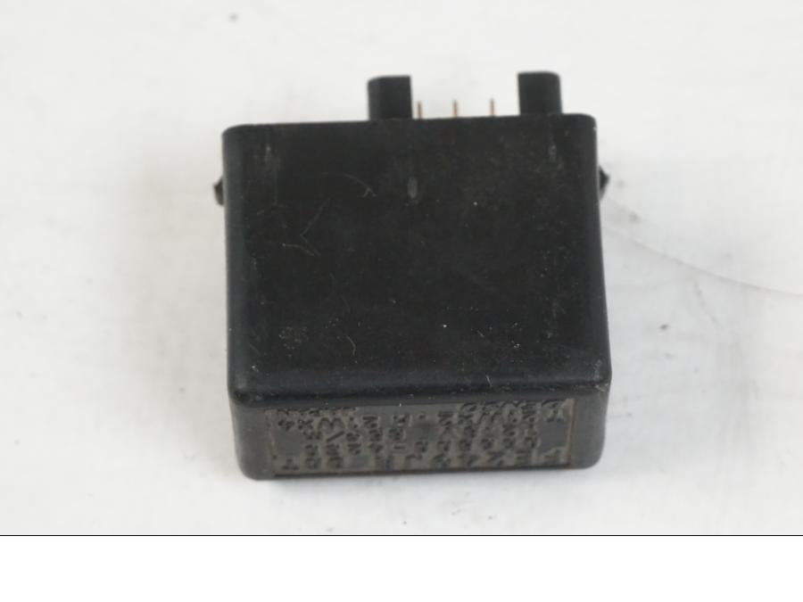Höger sida på Blinkersrelä från en Suzuki VZR 1800 -2009 motorcykel.