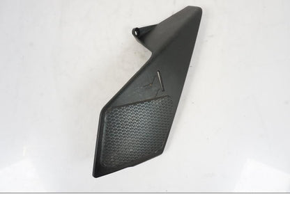 Framsidan på Kylarvinge från en KTM 790 Duke -2019 motorcykel.