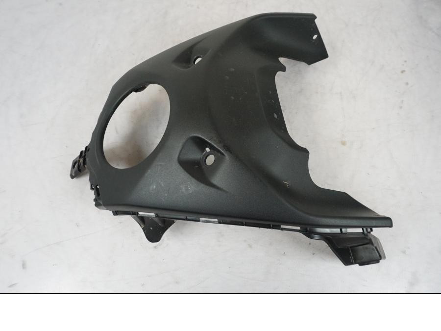 Baksidan på Bensintankskåpa från en Yamaha MT-07 -2023 motorcykel.