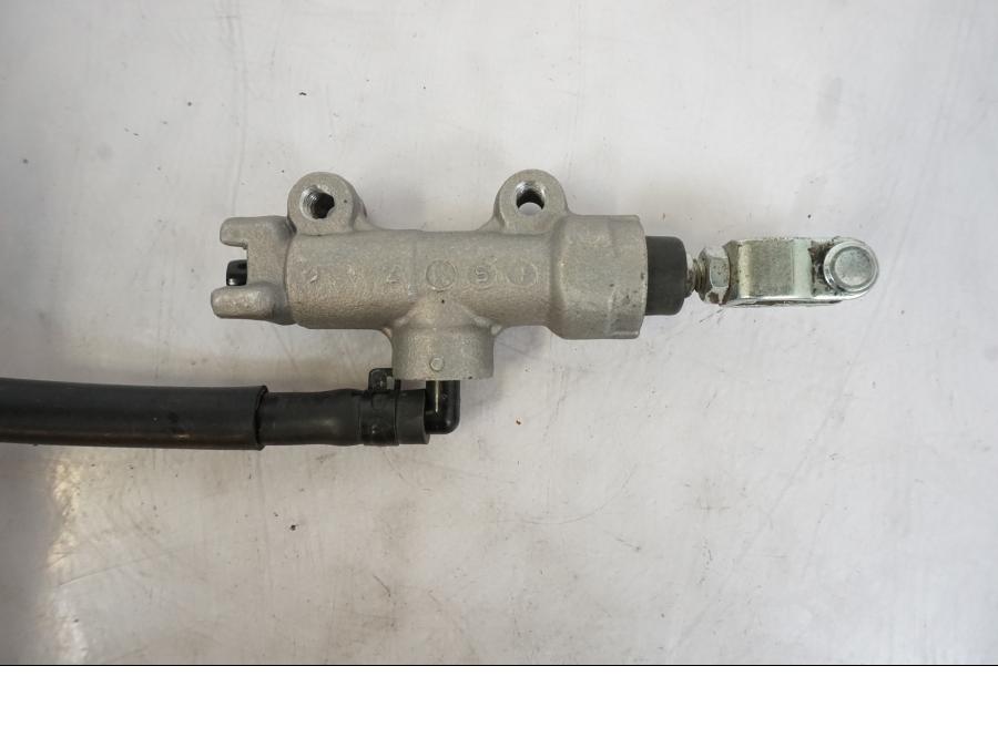 Höger sida på Bromshuvudcylinder från en Kawasaki ER-6N -2012 motorcykel.