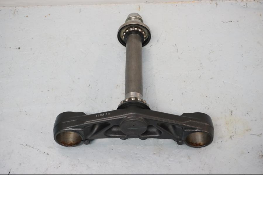 Baksidan på Gaffelkrona från en Yamaha XJ 6 -2011 motorcykel.