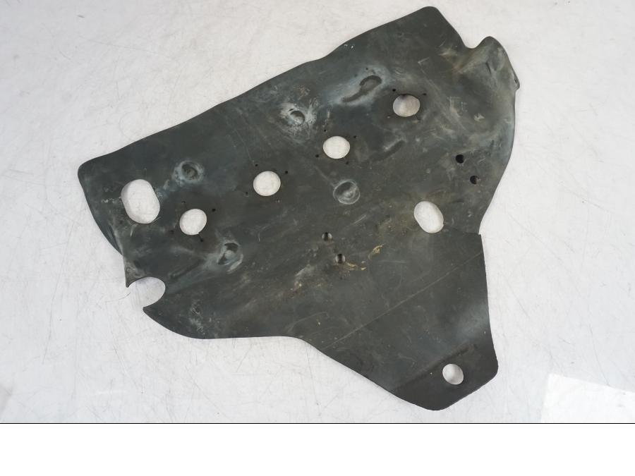 Vänster sida på Värmeskydd från en Suzuki GSX 1300 RX -1999 motorcykel.