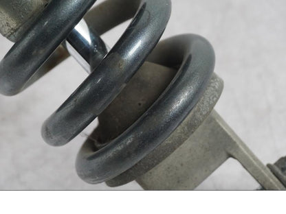 Snett uppifrån på Stötdämpare från en Suzuki GSF 1250 -2010 motorcykel.