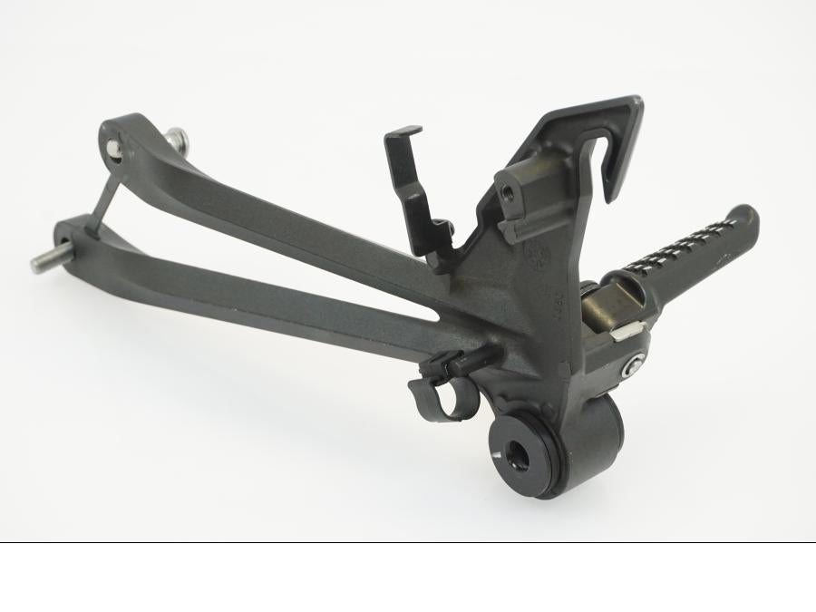 Vänster sida på Fotpinne från en Kawasaki Z 1000 -2014 motorcykel.