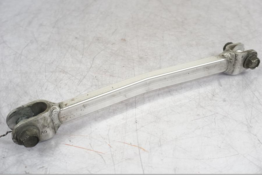 Vänster sida på Parallellstag från en Suzuki GSX 1300 RX -1999 motorcykel.