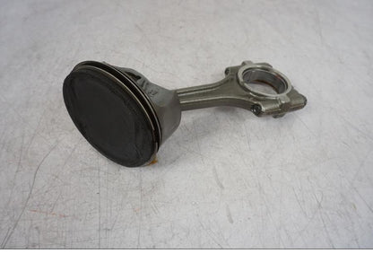 Framsidan på Kolv från en BMW F 750 GS -2020 motorcykel.