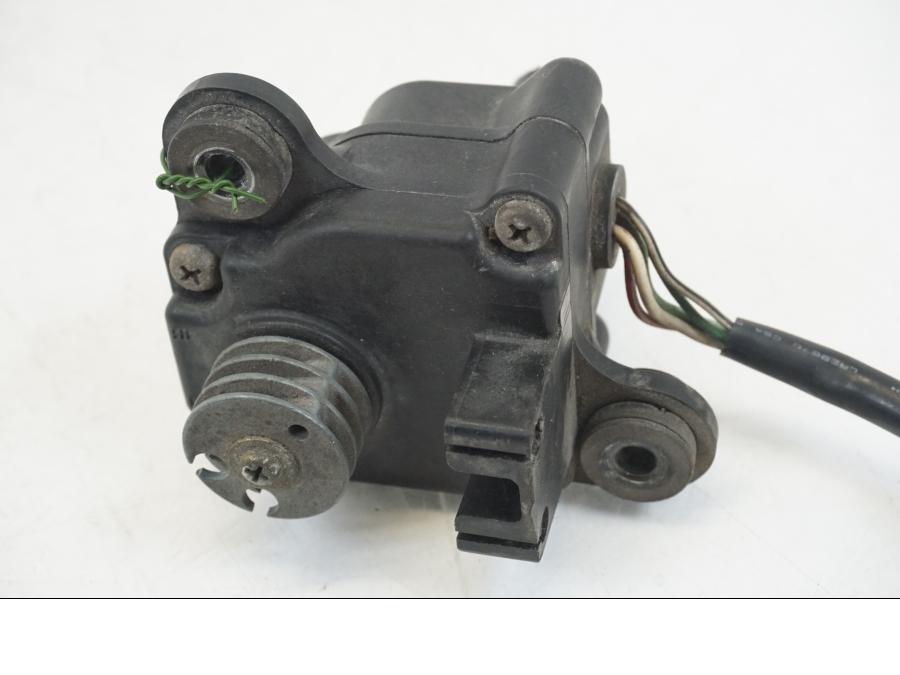 Snett nerifrån på Avgasspjällmotor från en Honda NSR 125 -1991 motorcykel.