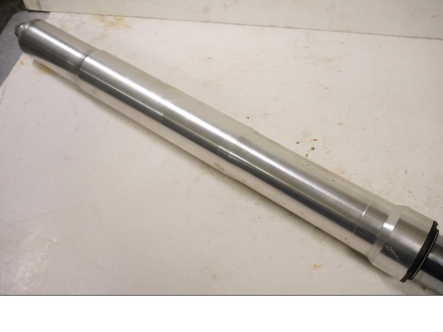 Höger sida på Gaffelben från en Ducati 900 SS -1999 motorcykel.