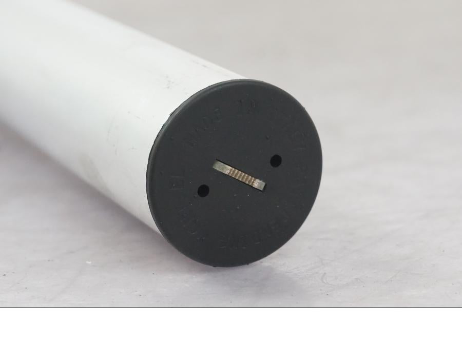 Baksidan på Bensintankgivare från en KTM 1290 Super Duke R -2022 motorcykel.