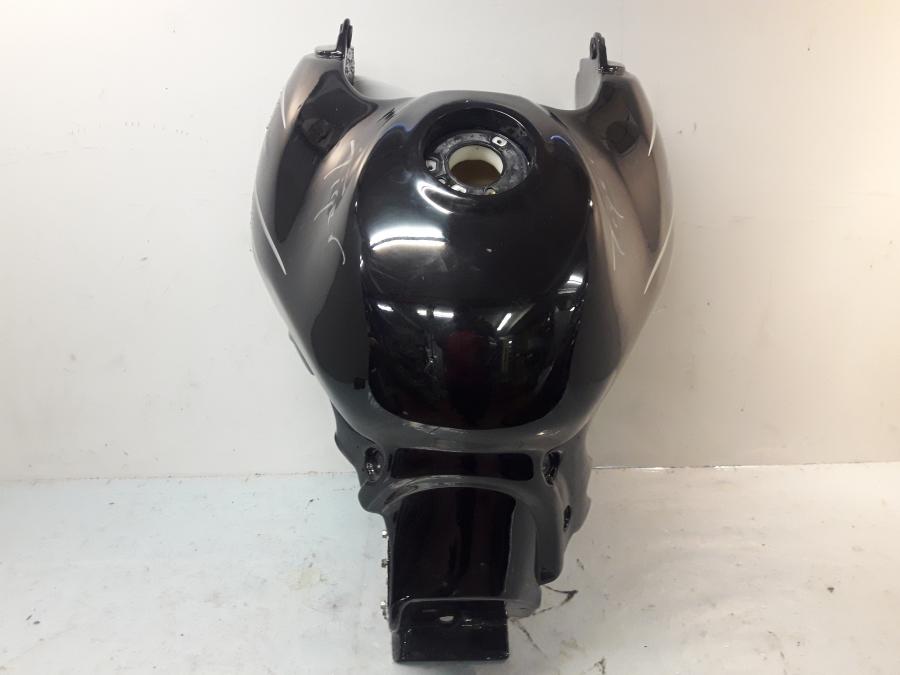 Baksidan på Bensintank från en Triumph Tiger -1999 motorcykel.