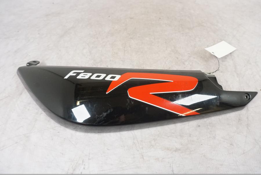 Framsidan på Bakvinge från en BMW F 800 R -2018 motorcykel.