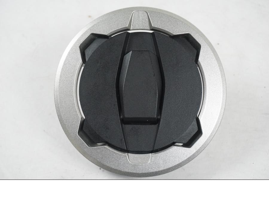 Extrabild3 på <p>Låssats från Kawasaki Z 900 ABS 2017.</p>

<p>Tändningslås, 1st nyckel, tanklock, sadellås, ignition immobilisor och CDI/ECU.</p> motorcykel.