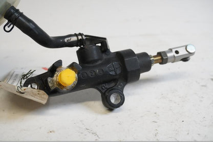 Höger sida på Bromshuvudcylinder från en Yamaha YZF 1000 R1 -2005 motorcykel.