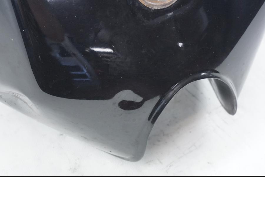 Vänster sida på Bensintank från en Kawasaki Z 750 80-tal -1984 motorcykel.