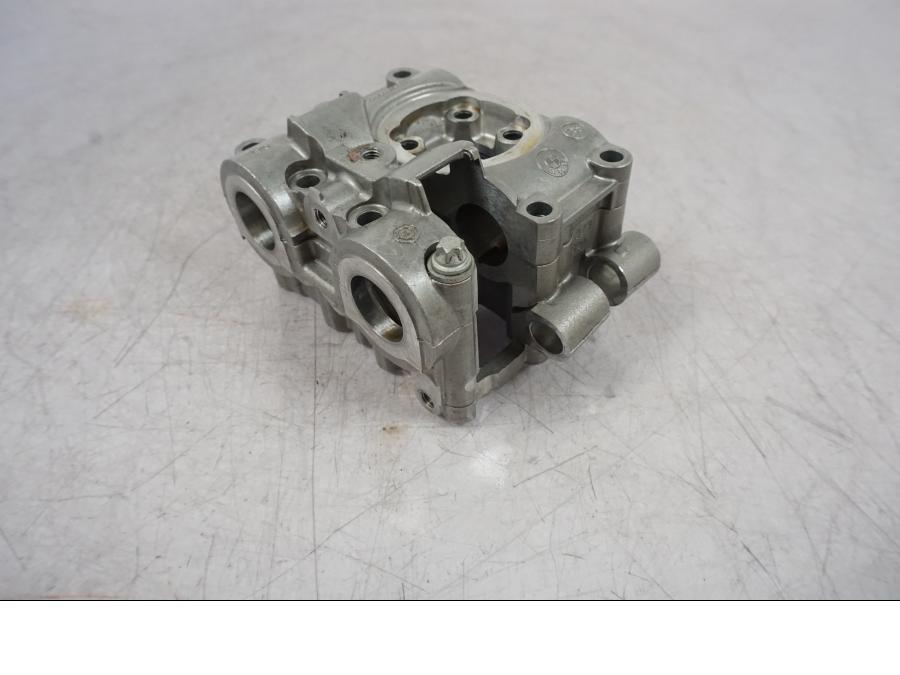 Baksidan på Kamaxelöverfall från en BMW R 1200 GS -2010 motorcykel.