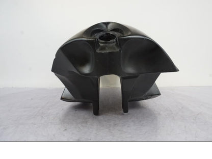 Snett nerifrån på Bensintank från en KTM 640 SM -2005 motorcykel.