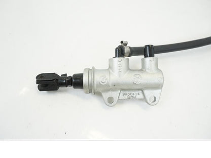 Baksidan på Bromshuvudcylinder från en BMW S 1000 XR -2019 motorcykel.