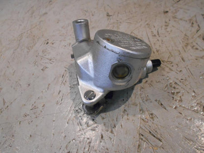 Framsidan på Bromshuvudcylinder från en Kawasaki VN 1500 -1996 motorcykel.